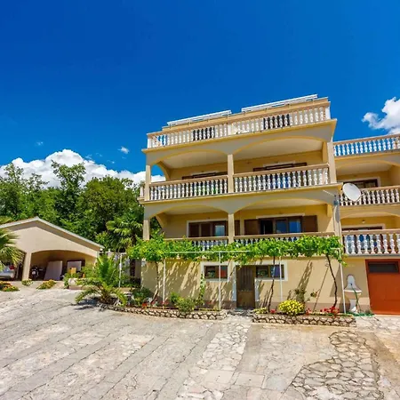 Two-bedroom Near Sea 6 茨里克韦尼察